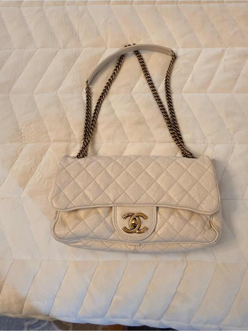 CHANEL Cream Quilted Shoulder Bag with Gold CC Lock Bombay Collection